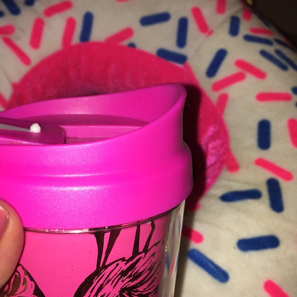 Lily Pulitzer free with 15+ purchase - Picture 2 of 6